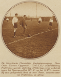 873067 Afbeelding van de aftrap van de wedstrijd van voetbalvereniging 'Door Onze Turners Opgericht' (D.O.T.O.), ...